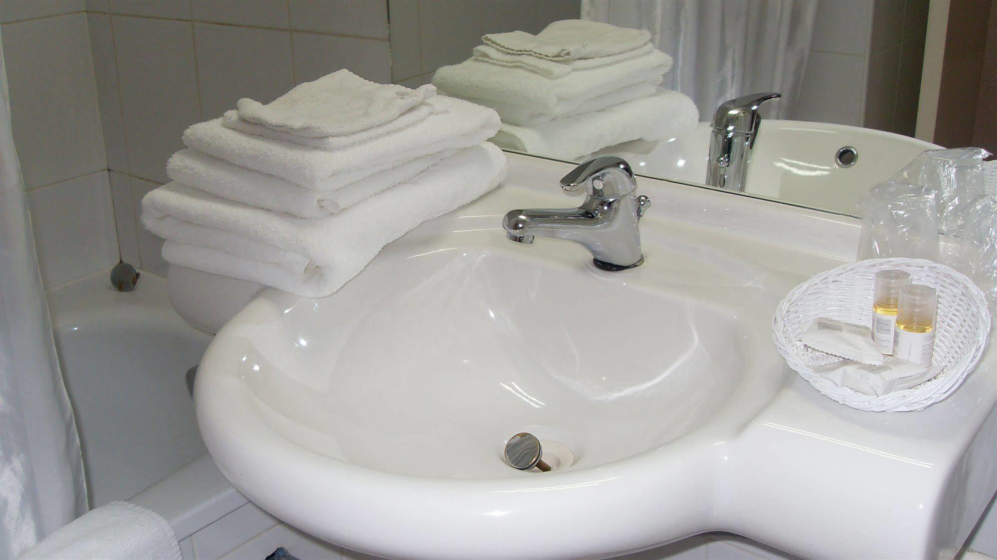 Brit Hotel Лондивизьо Екстериор снимка